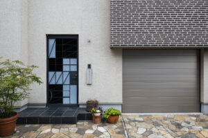 Single-layer garage doors